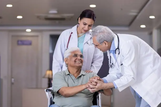 SSO doctors speaking with a patient