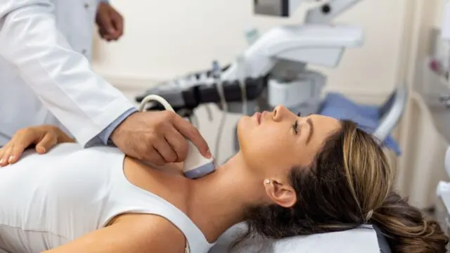 Neck ultrasound examination for a head and neck cancer assessment
