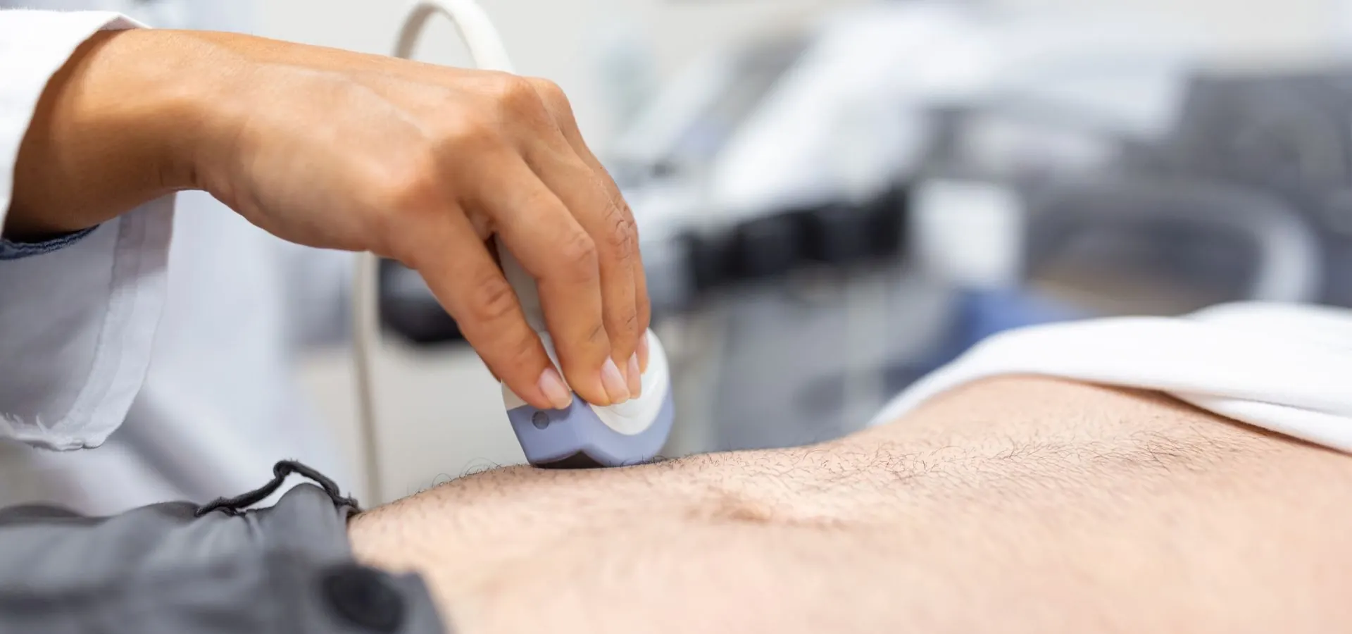 Abdominal ultrasound scan before colon cancer surgery
